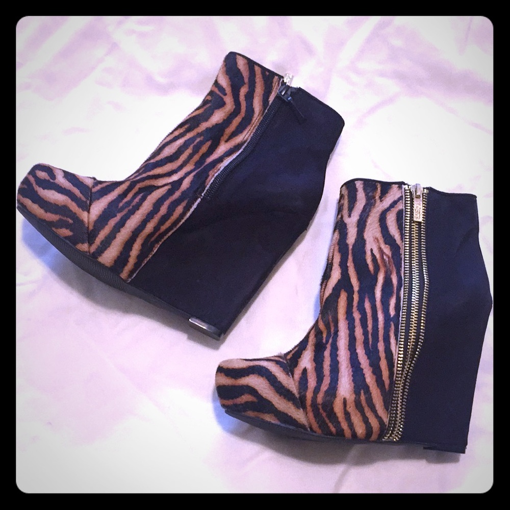 Rachel Roy Animal print wedged bootie